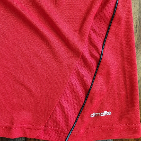 Great Looking Adidas Men's Red Short Sleeve Shirt, Large - Picture 5 of 7
